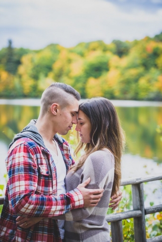 portrait-couple-automne-parc-mont-stbruno-monteregie